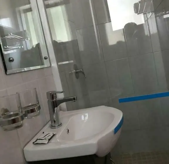 اتاق لوکس با تخت بزرگ, Mlk B&b