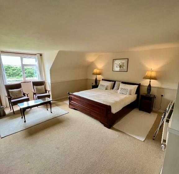 غرفة ديلوكس, Faul House