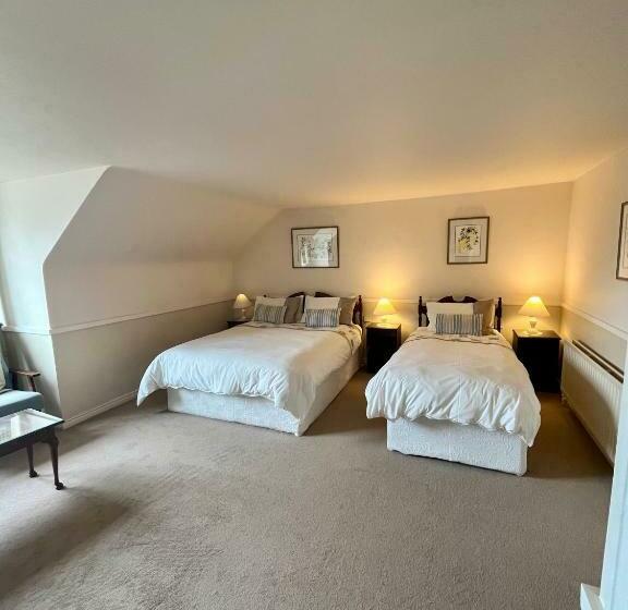 غرفة قياسية, Faul House