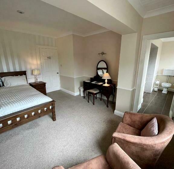 غرفة قياسية, Faul House