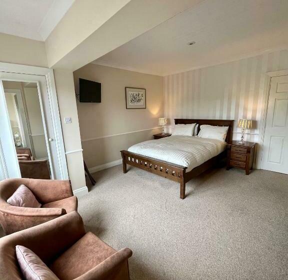 غرفة قياسية, Faul House