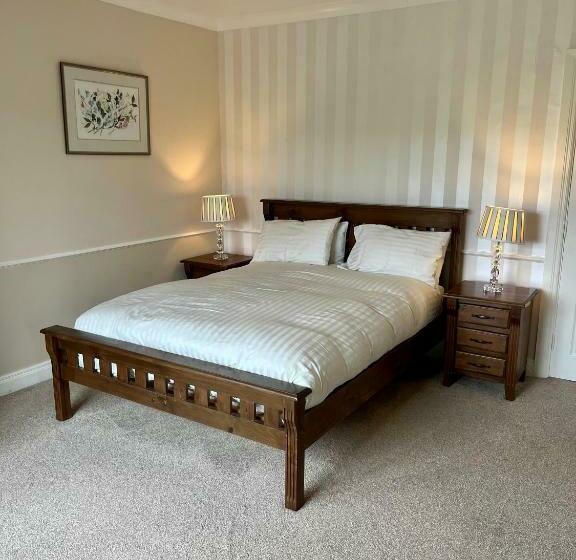 غرفة قياسية, Faul House