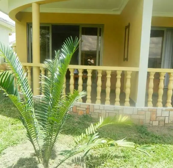 اتاق لوکس, Igongo Country Hotel & Cultural Centre