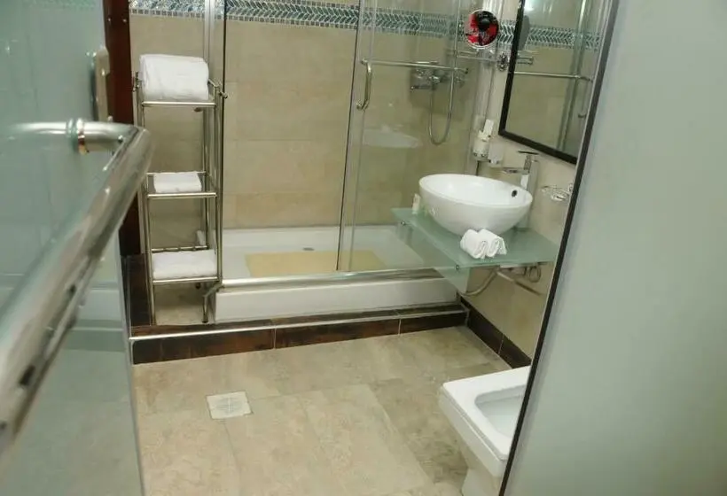 اتاق لوکس با بالکن, Igongo Country Hotel & Cultural Centre