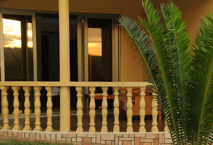 اتاق لوکس با بالکن, Igongo Country Hotel & Cultural Centre