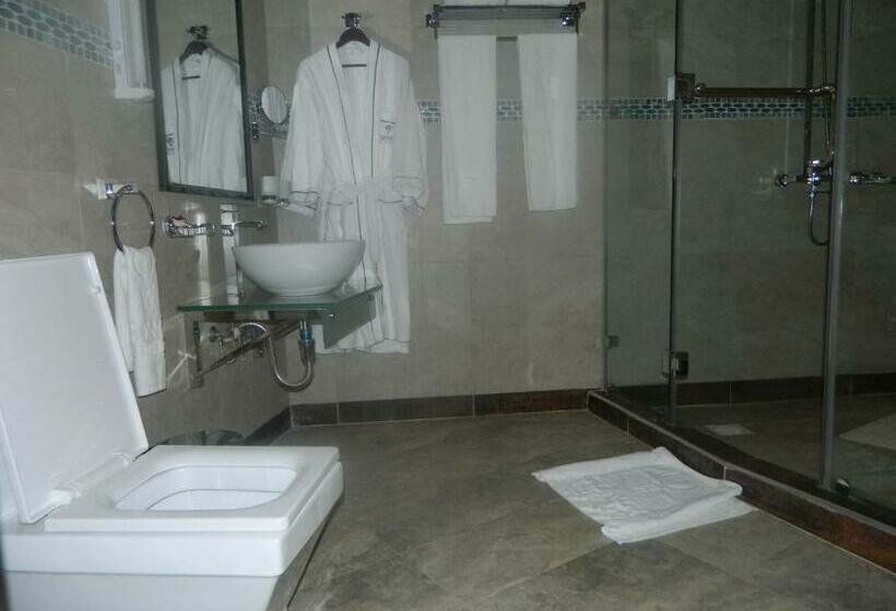 سوییت جونیور, Igongo Country Hotel & Cultural Centre