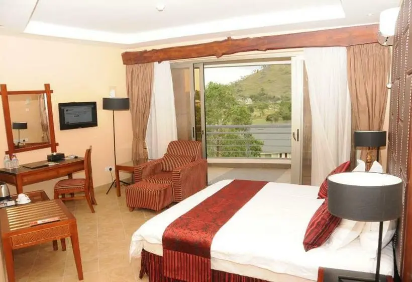 سوییت جونیور, Igongo Country Hotel & Cultural Centre