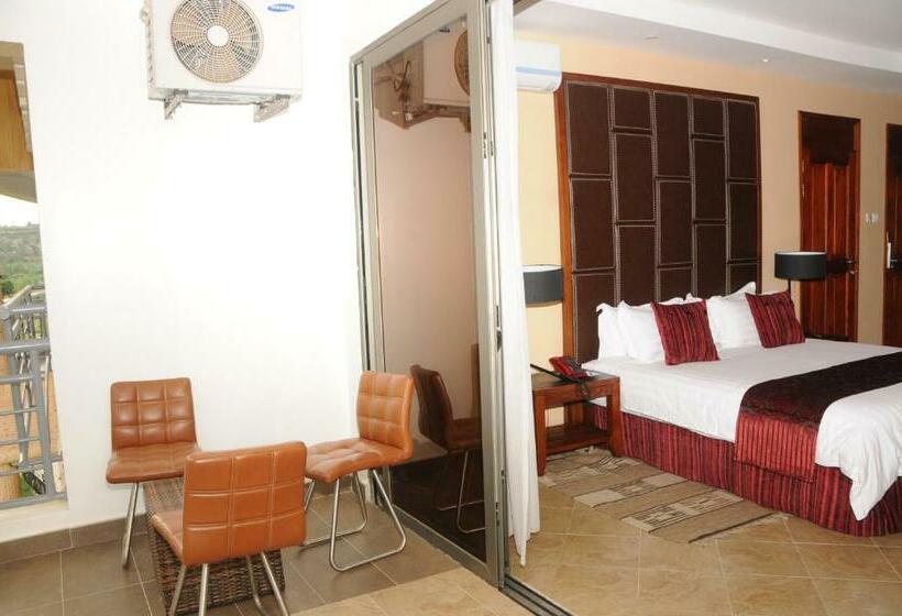 سوییت جونیور, Igongo Country Hotel & Cultural Centre
