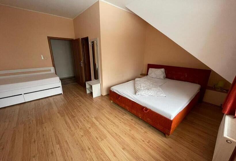 חדר סטנדרט לארבעה, Penzión One