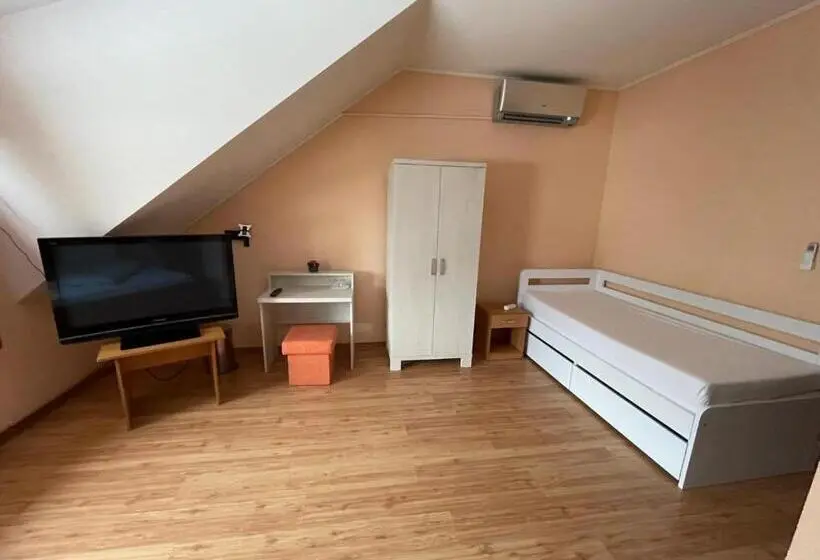 Standard Neljän Hengen Huone, Penzión One