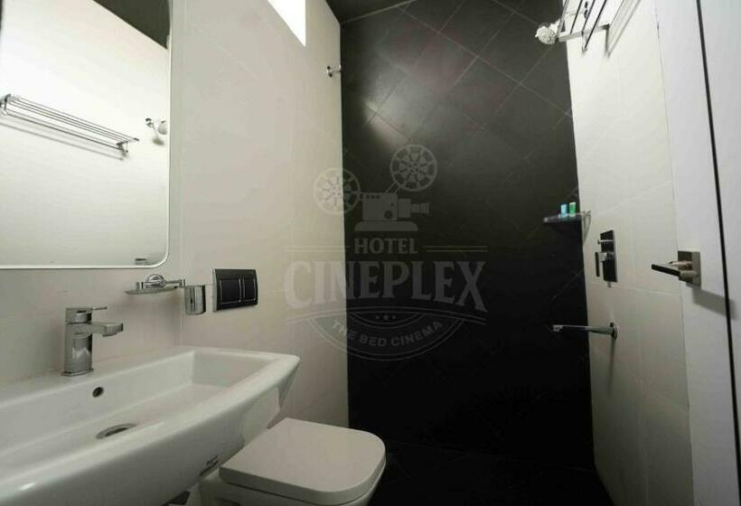 디럭스 룸 킹사이즈 침대, Cineplex