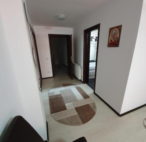 غرفة قياسية مزوَّدة بتراس, La Grig