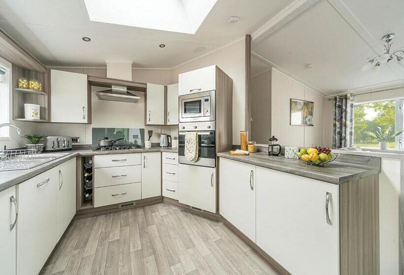 منزل 4 غرف نوم, Ogwen Bank Caravan And Lodge Park