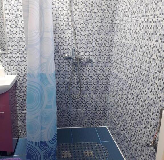 Quarto Standard Cama King, Casa Cu Butoi