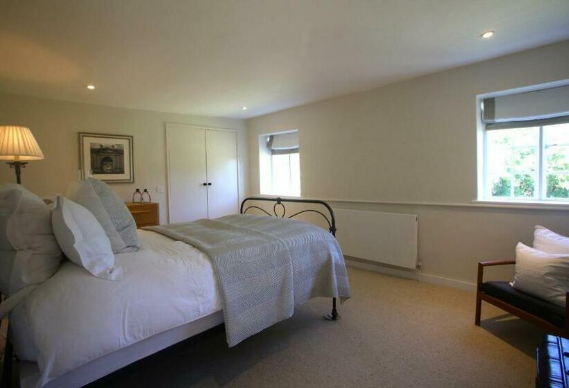 Deluxe Rum, Charlton End   Goodwood Events