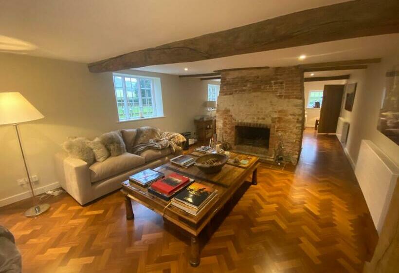 Deluxe Rum, Charlton End   Goodwood Events