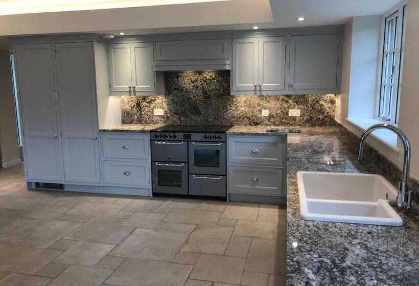 Deluxe Rum, Charlton End   Goodwood Events