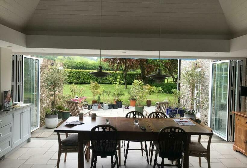 Deluxe Rum, Charlton End   Goodwood Events