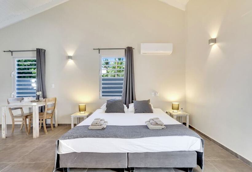 استودیوی استاندارد, All Seasons Apartments