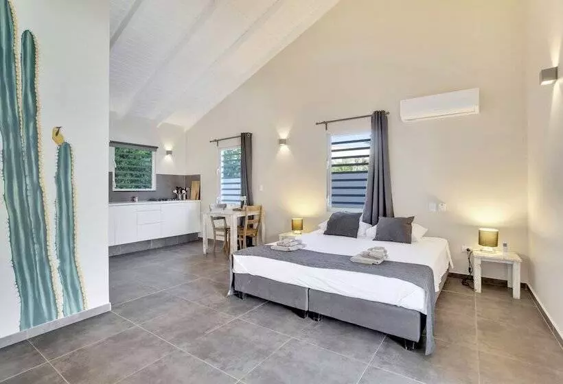 استودیوی استاندارد, All Seasons Apartments