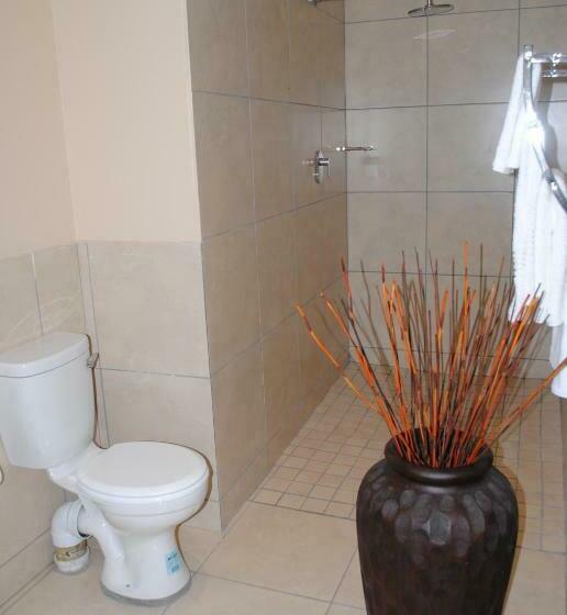 豪华套房, 6 On Morris Guest Lodge