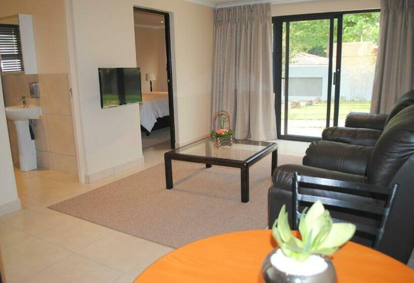 家庭套房, 6 On Morris Guest Lodge