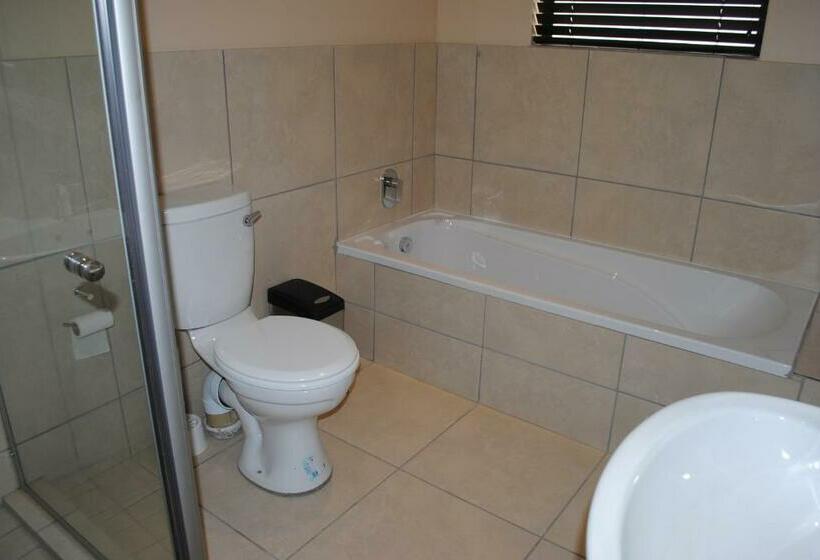 家庭套房, 6 On Morris Guest Lodge