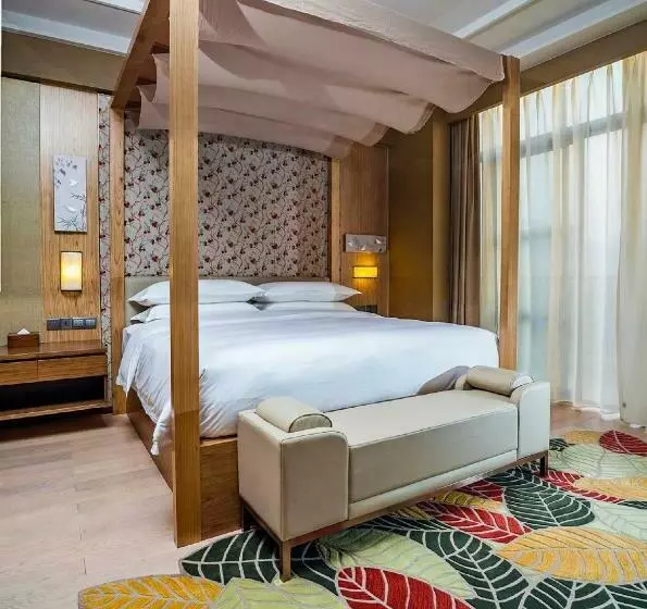 ゴルフ場の見えるスイートルーム, Four Points By Sheraton Chengdu, Pujiang Resort