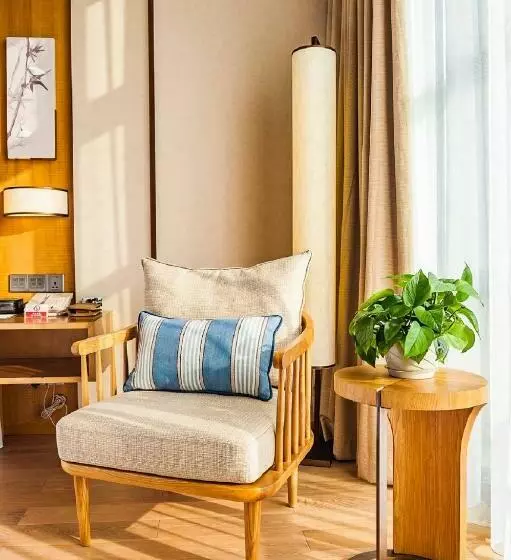 キングサイズベッドのスタンダードルーム, Four Points By Sheraton Chengdu, Pujiang Resort