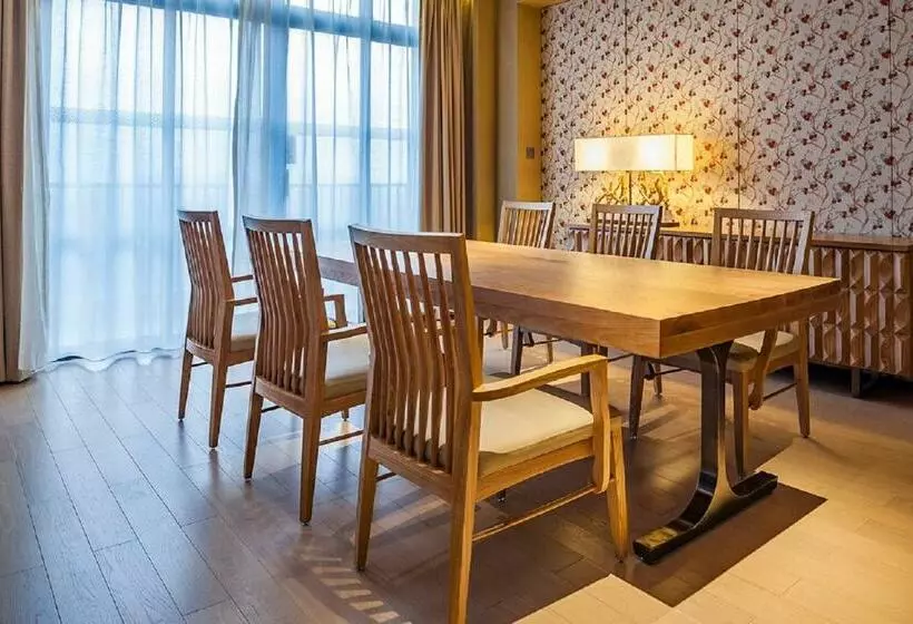 ゴルフ場の見えるスイートルーム, Four Points By Sheraton Chengdu, Pujiang Resort
