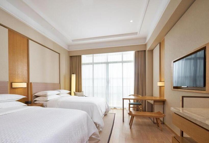 Pokój Standard Parter, Four Points By Sheraton Chengdu, Pujiang Resort