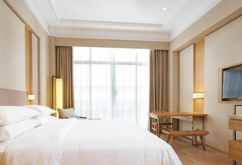 Стандартный Номер Кровать Кинг, Four Points By Sheraton Chengdu, Pujiang Resort