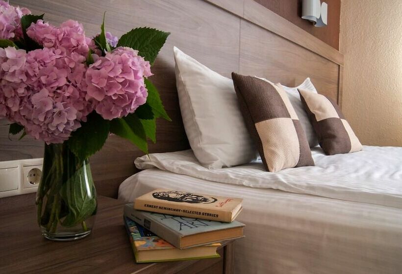 اتاق استاندارد, Hemingway