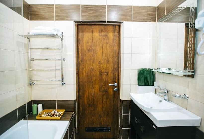 اتاق خانوادگی, Hemingway