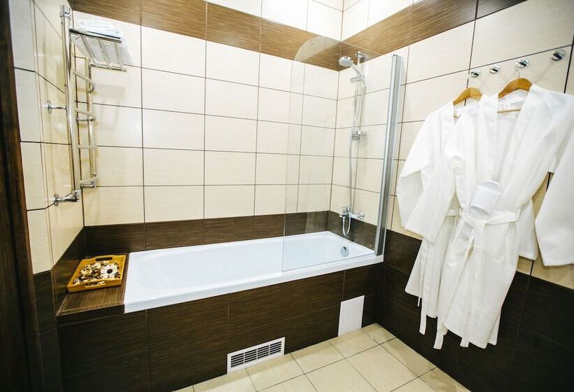 اتاق خانوادگی, Hemingway