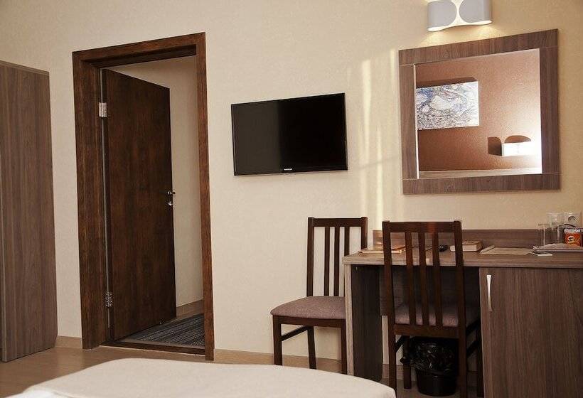 اتاق خانوادگی, Hemingway