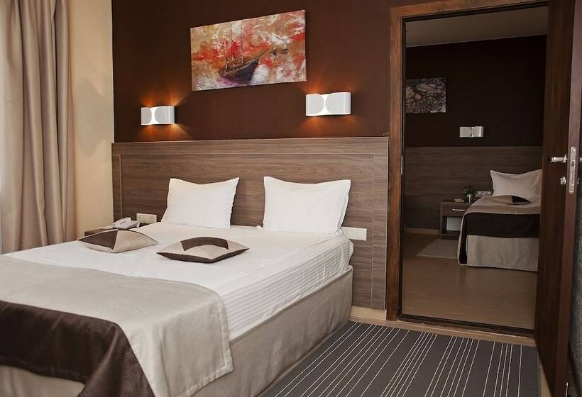 اتاق خانوادگی, Hemingway