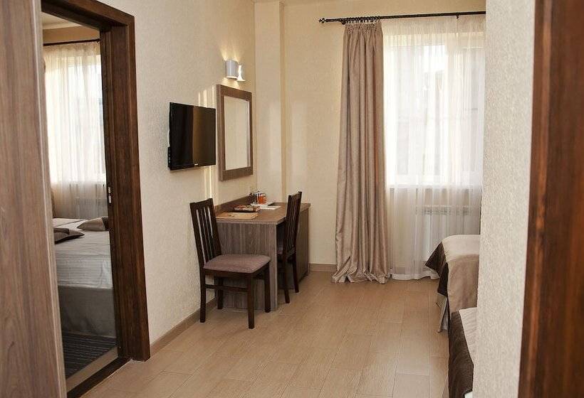 اتاق خانوادگی, Hemingway