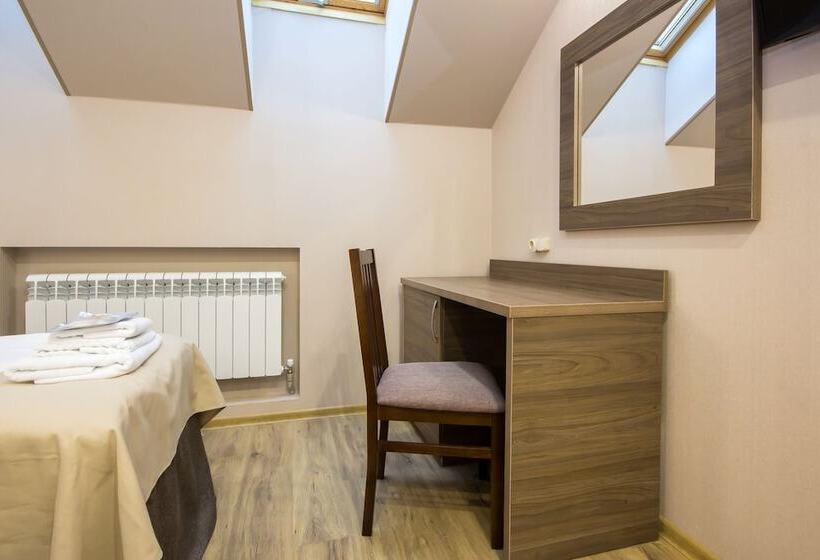 اتاق کلاس بیزنس, Hemingway