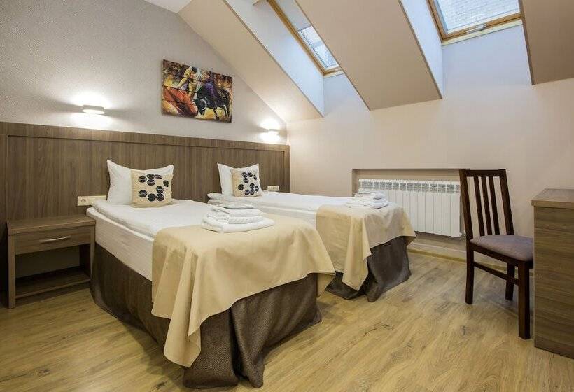 اتاق کلاس بیزنس, Hemingway