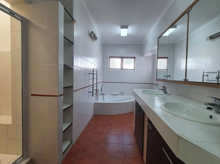 Pokój Deluxe, Langholm