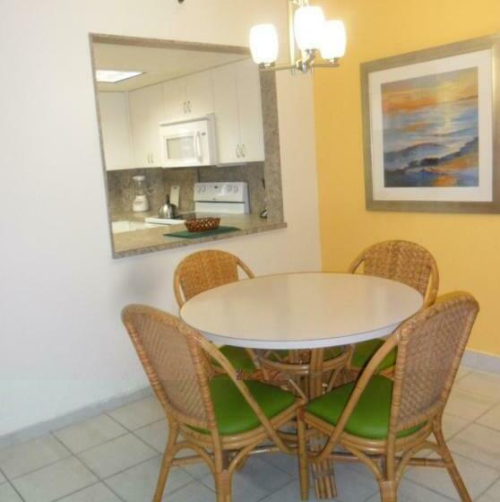 מיטת קינג בסוויטה, Surf Rider Resort