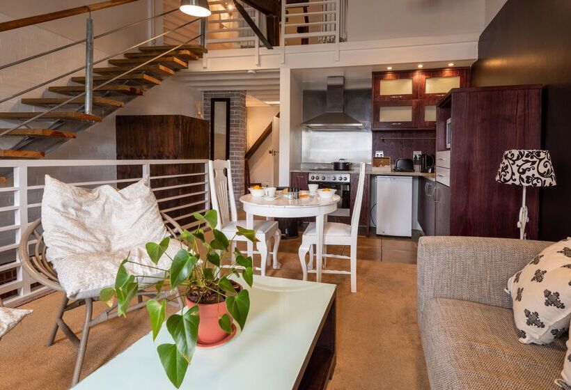 Номер Deluxe, The Lofts Boutique