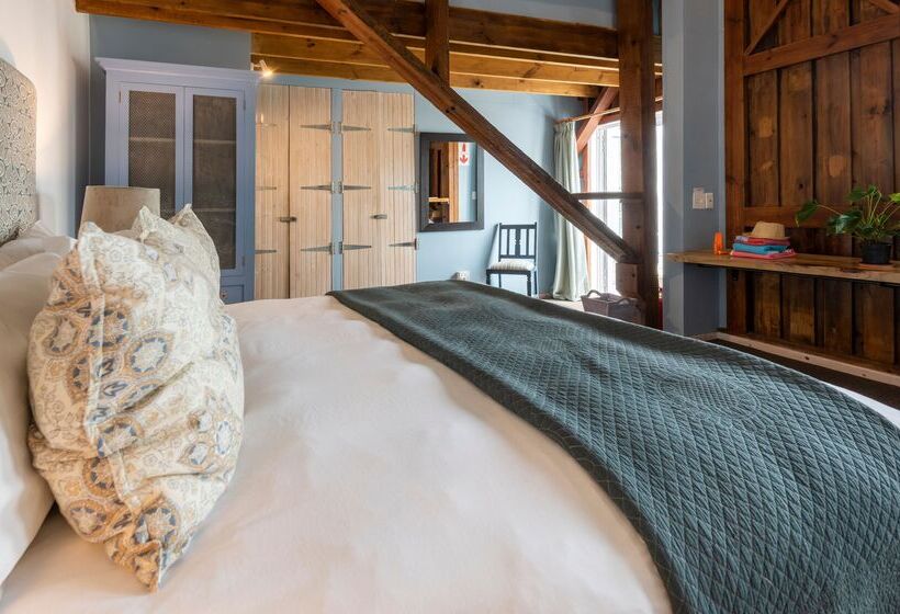 Номер Deluxe, The Lofts Boutique