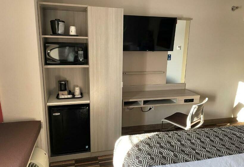 스탠다드 룸, Coratel Inn & Suites By Jasper Rochester