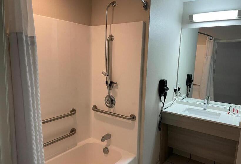 장애인을 위한 스탠다드 룸, Coratel Inn & Suites By Jasper Rochester