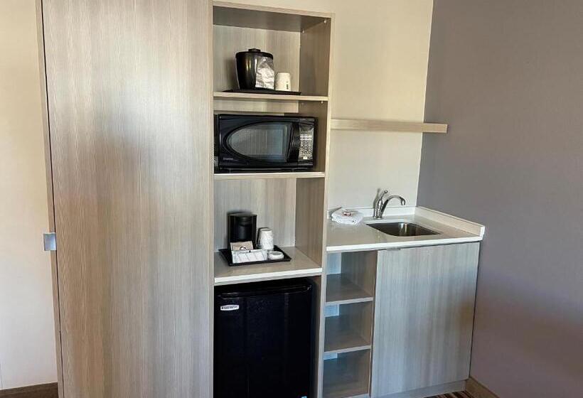 스탠다드 스튜디오, Coratel Inn & Suites By Jasper Rochester