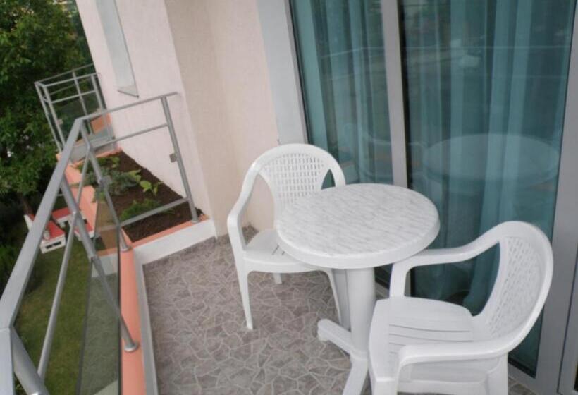 חדר סטנדרט עם מרפסת, Makao Family