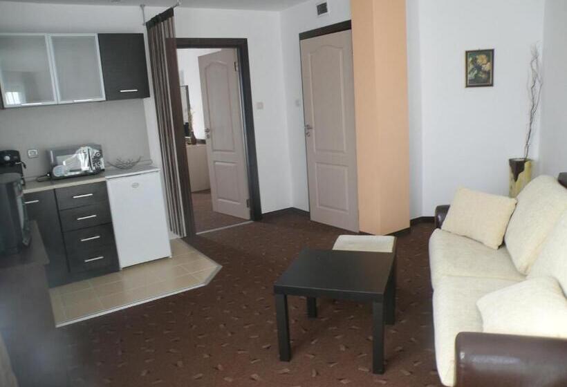 דירה בת חדר שינה 1 עם מרפסת, Makao Family