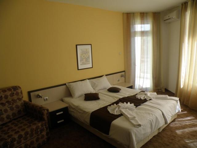 חדר סטנדרט לשלושה, Makao Family